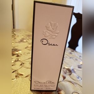 Oscar de la Renta perfume